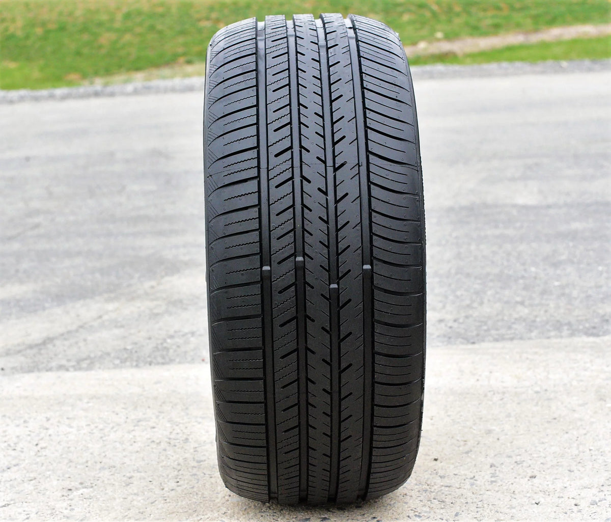 Set of 4 255/40R18 99Y XL High Performance Tires Q3539