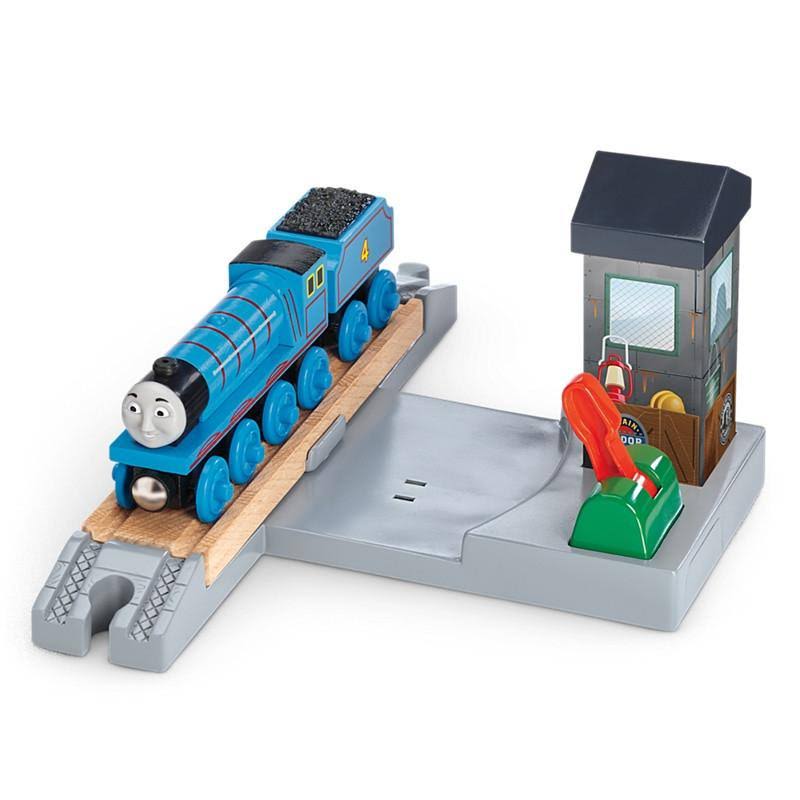 Wooden Railway Logan and The Big Blue Engines Set X320949