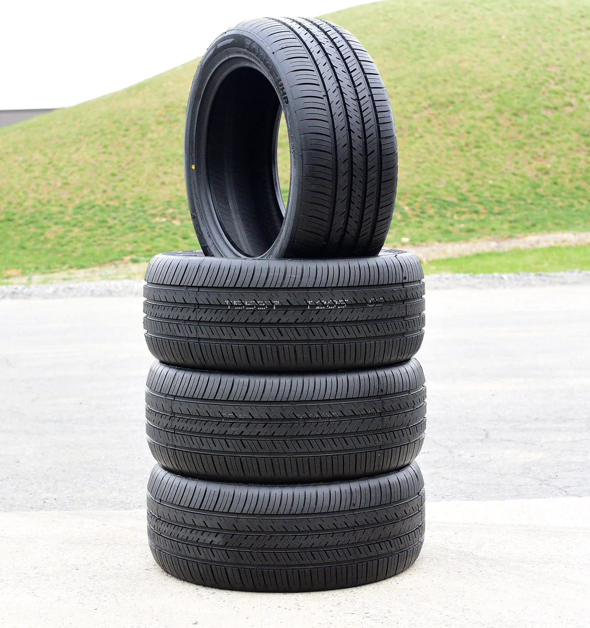 Set of 4 255/40R18 99Y XL High Performance Tires Q3539