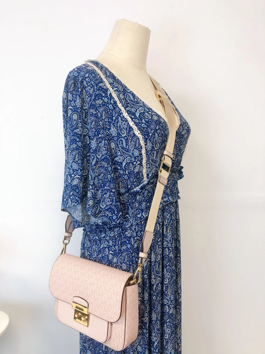 Logo Messenger Bag M52573